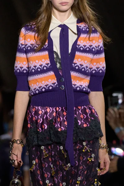 Look 77